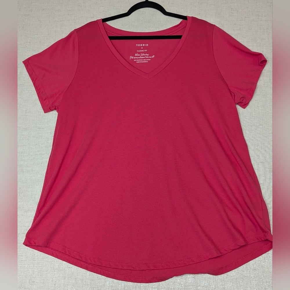 Torrid Classic Fit V-Neck Tee Pink High Low Curved Hem Plus Size 3 3X 22/24